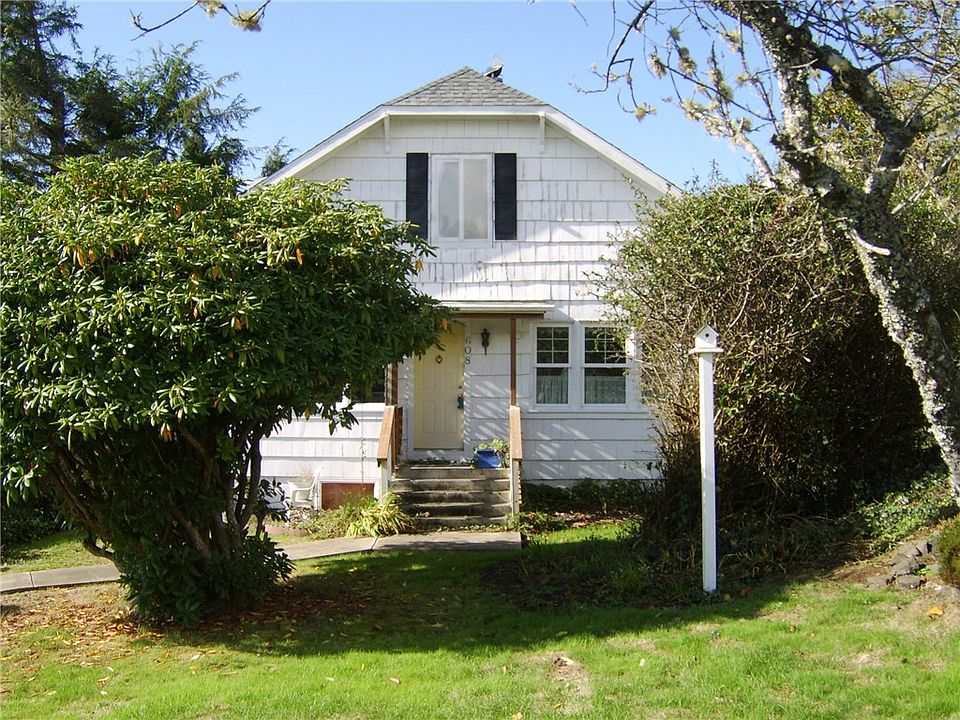 1st image of 608 Hemlock St NE