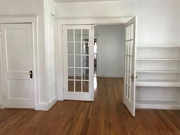 4th image of 865 Centre St APT 2R