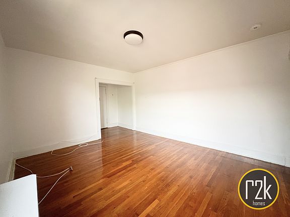 4th image of 31-09 21st Ave #D2