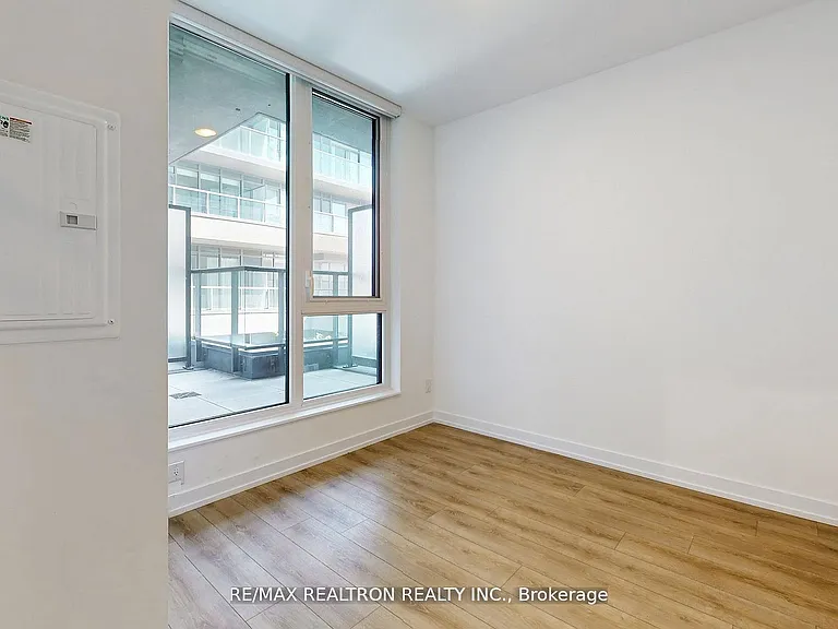 500 Dupont St #301 — Photo 32