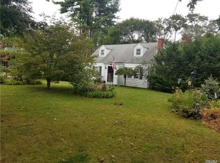 51 Mount Pleasant Rd, Smithtown, NY 11787