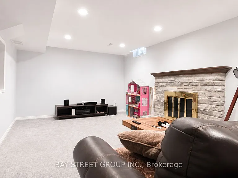 1469 Sprucewood Ter — Photo 19