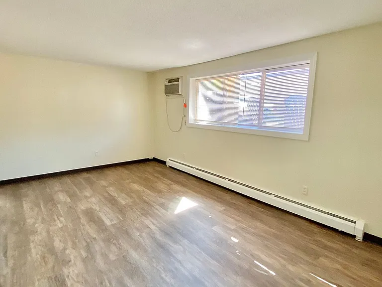 3927 W Broadway Ave — Photo 6