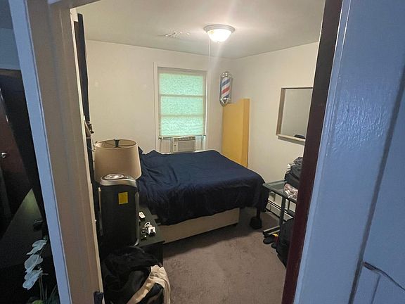 5th image of 1102 Clarence Ave