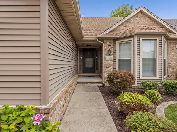 46588 Palomino Ct, Macomb, MI 48044