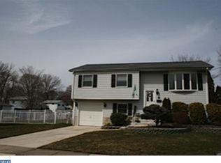 25 Vista Rd, Hamilton, NJ 08690