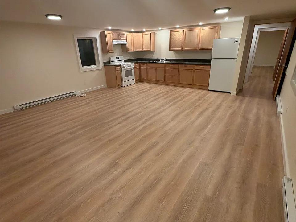 16 Snow Ave #3