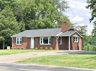 326 Airview Dr, Mount Airy, NC 27030