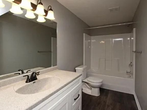 4th image of 1619 W C St