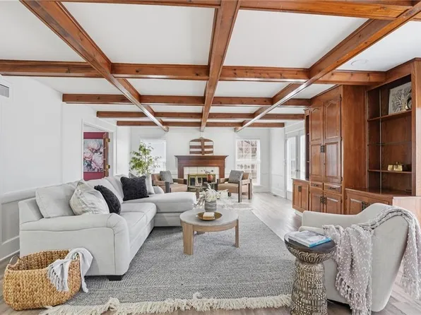 8417 W 113th Ter, Overland Park, KS 66210