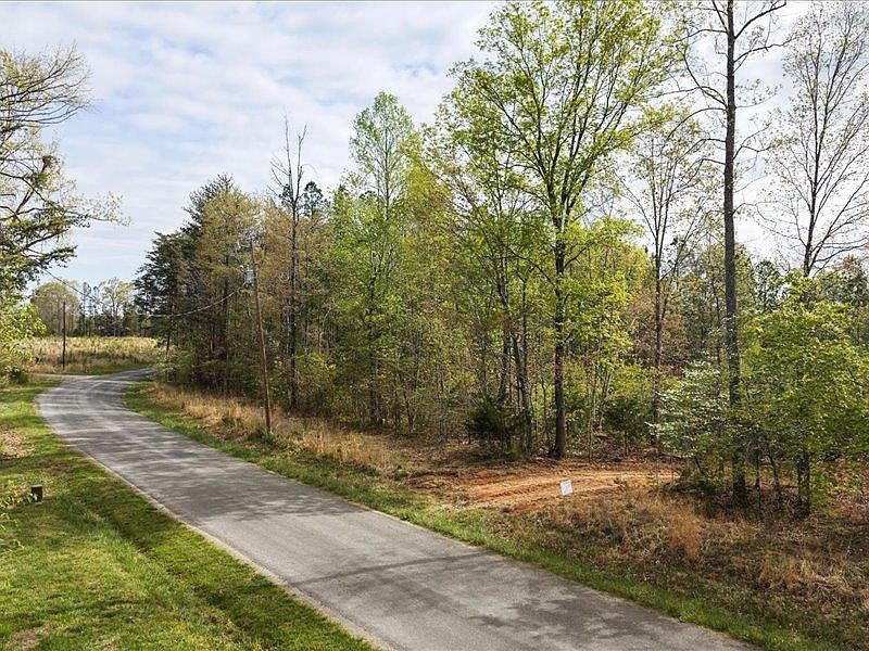 1st image of Cutbanks Rd