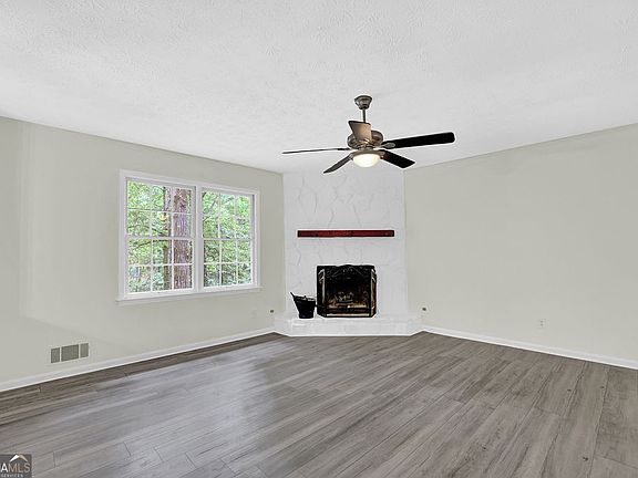 4th image of 131 Little Brook Dr
