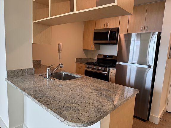 3rd image of 510 W 52nd St APT 12D