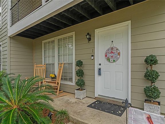 2nd image of 740 Heavens Dr APT 1