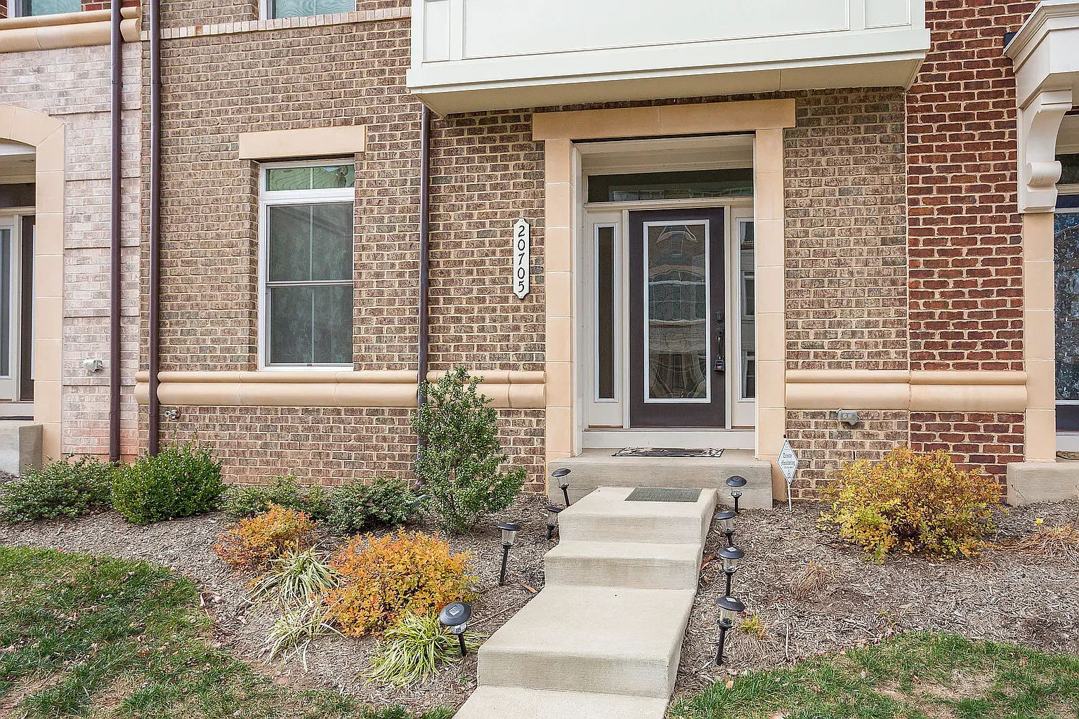 4 bed, 4.5 bath, 3400 sqft, $4,250 — Photo 2