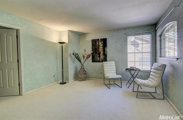 6 bed, 3132 sqft, $3,600 — Photo 4