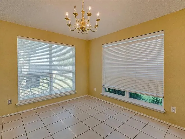 2321 Shadyoaks Ln — Photo 9