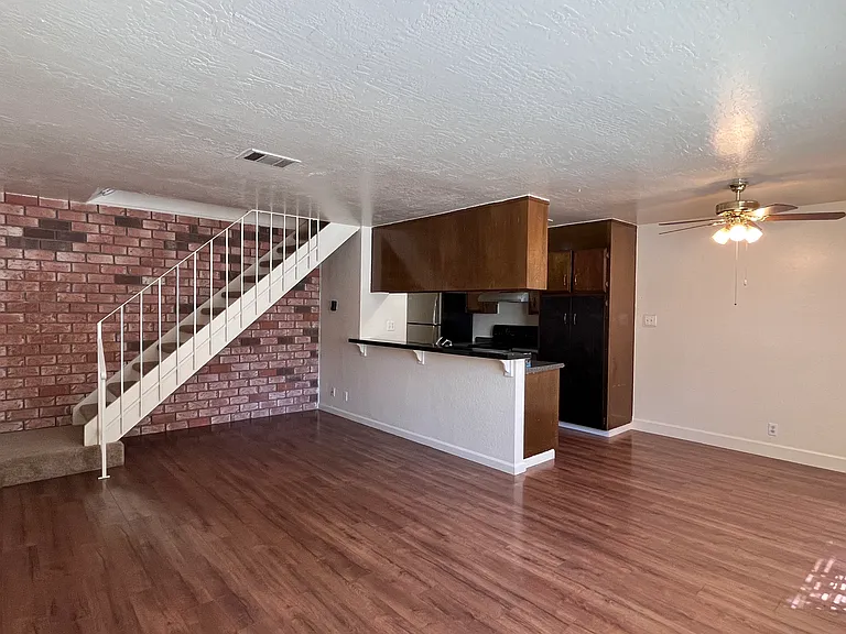 2205 Peppertree Way — Photo 3