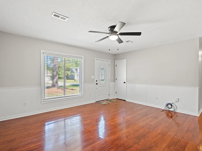 604 Rusty Rd — Photo 7