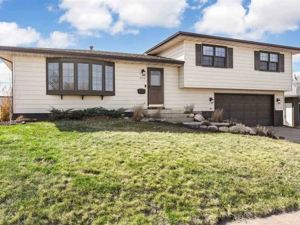 2710 Southland St SW, Cedar Rapids, IA 52404