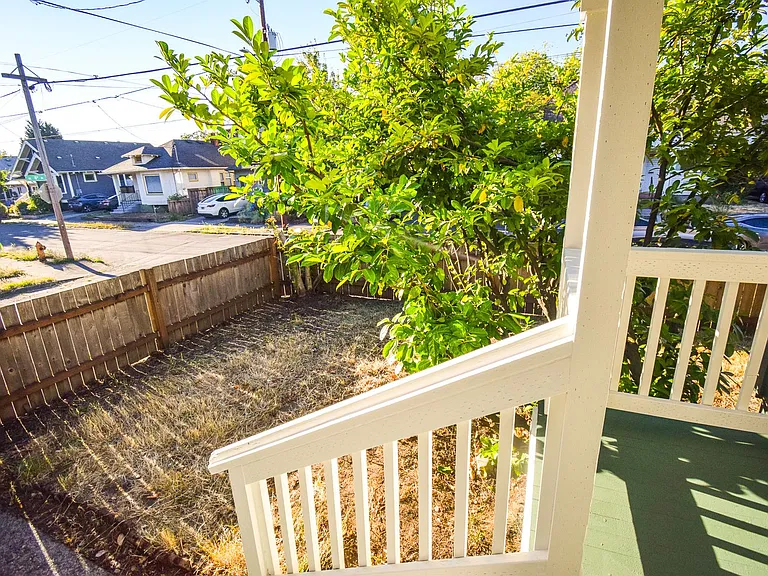 5272 NE 8th Ave — Photo 34