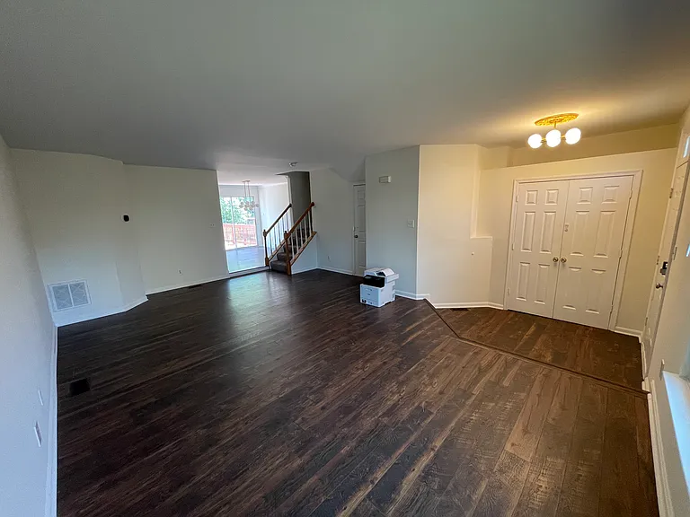 507 Stafford Glen Ct — Photo 3