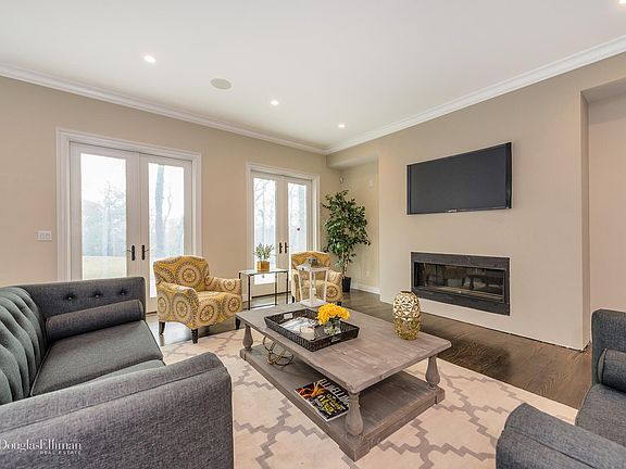 4th image of 19 Landview Dr