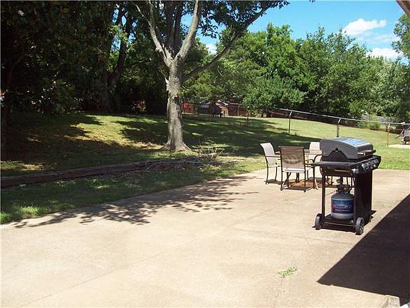 4th image of 221 Kirby Dr