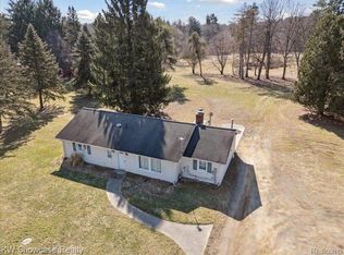 1700 Cooley Lake Rd, Milford, MI 48381