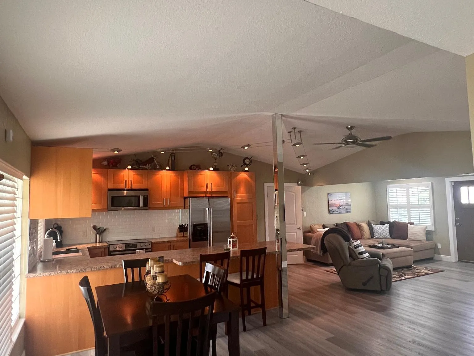 3 bed, 1500 sqft, $2,550 — Photo 4