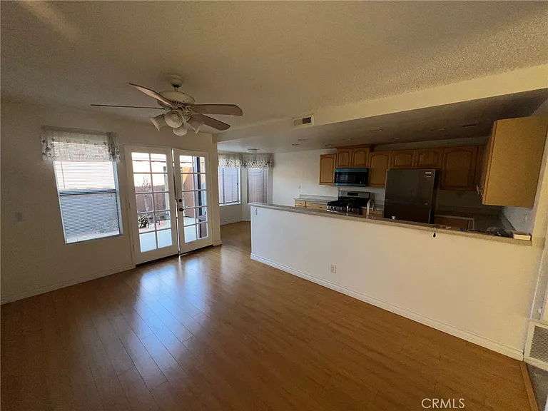 1435 Westmont Dr — Photo 6