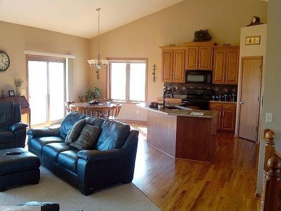 4th image of 808 Heritage Trl NE