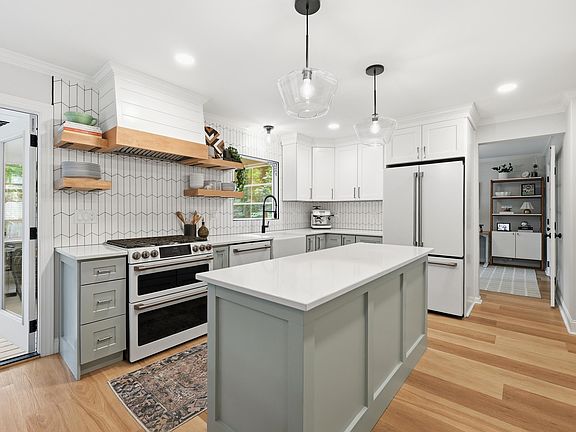 4th image of 1004 Lantern Light Ct