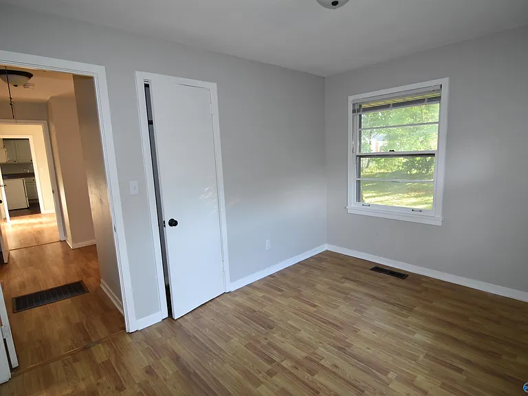 411 Ewing Dr — Photo 12