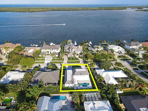 3rd image of 861 Lakeside Dr