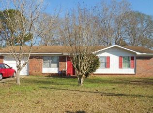 2631 Robindale Dr, Dothan, AL 36305