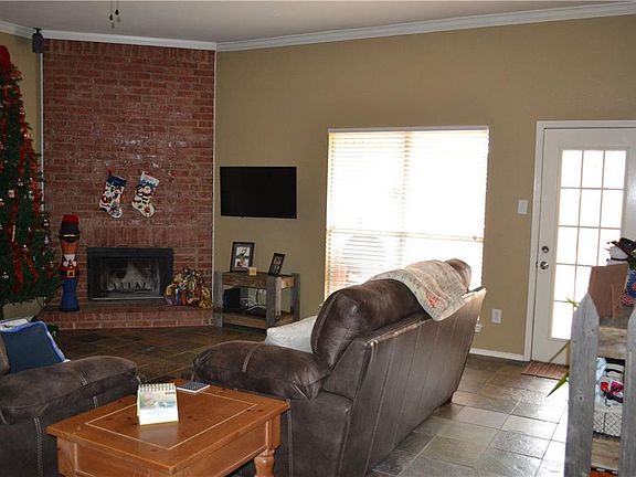 2nd image of 2306 Loretta Ln
