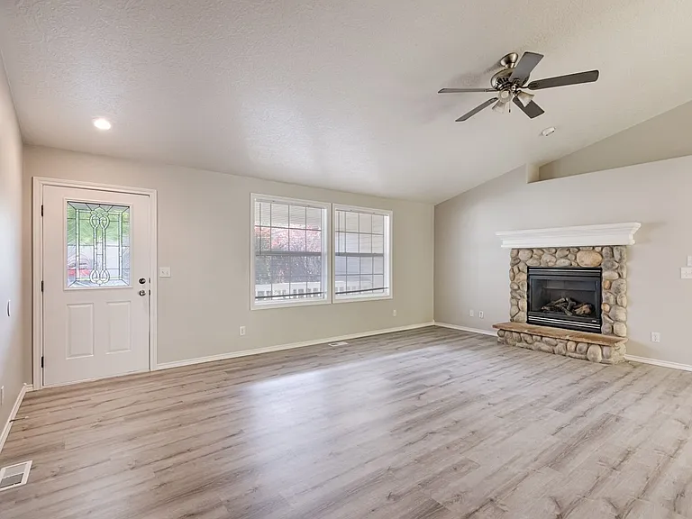 2173 S Petra Ave — Photo 6