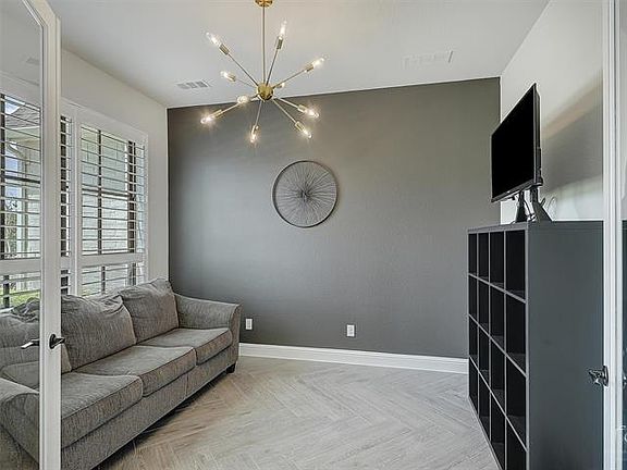 5th image of 2630 Meadowbrook Blvd