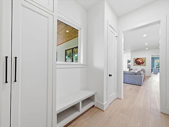 5th image of 1030 Chamboard Ln