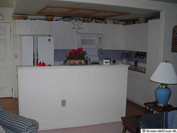 3rd image of 989 Buckingham Drive #A