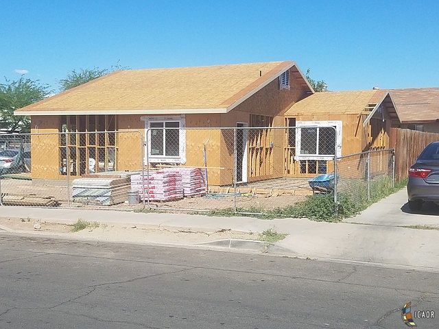 1st image of 895 W Orange Ave