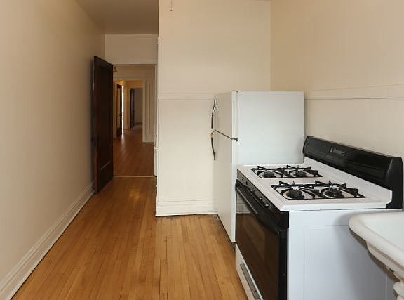 3rd image of 1727 W Catalpa Ave #W2