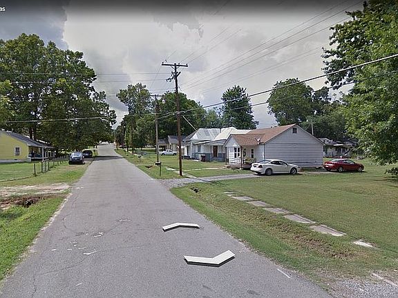 2nd image of 708 S Elm St