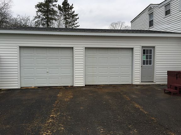 2 1/2 Stall Garage - 28'x33'