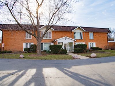 1850 W Surrey Park Ln UNIT 2D, Arlington Heights, IL, 60005