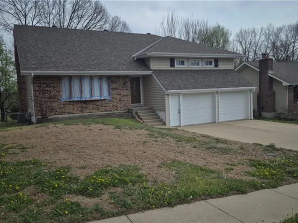 1215 Patterson St, Leavenworth, KS 66048