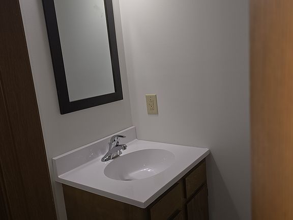 5th image of 113 E Mill St #1