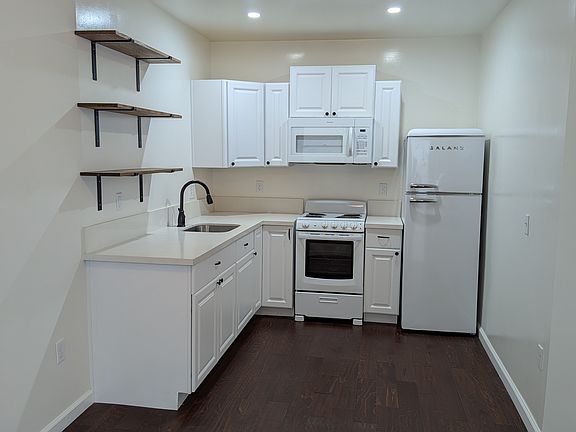 4th image of 4761 Idaho St