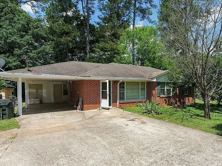 2888 Shallowford Rd — Photo 1